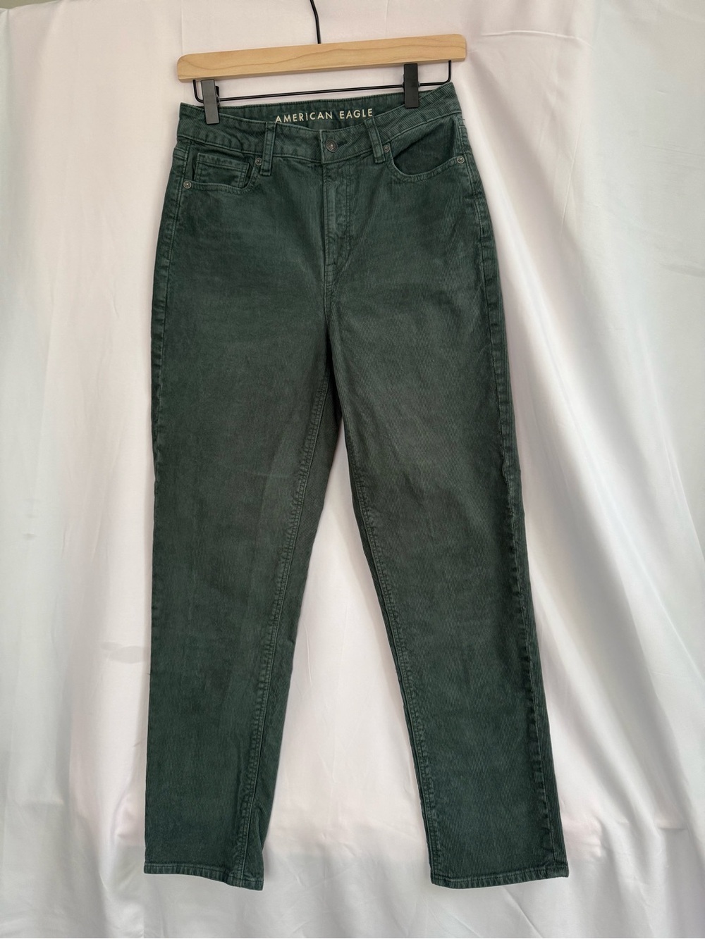 American Eagle Corduroy Mom Straight Jean in Green - Dark Forest Green